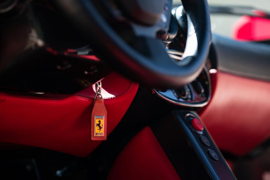 Детали интерьера Ferrari Enzo 2003 года  (фото 36 из 92)